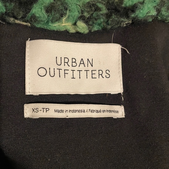 URBAN OUTFITTERS OVERSIZE FUZZY SHERPA TEDDY MULTICOLORED BUTTON UP JACKET SZ XS - Picture 7 of 8
